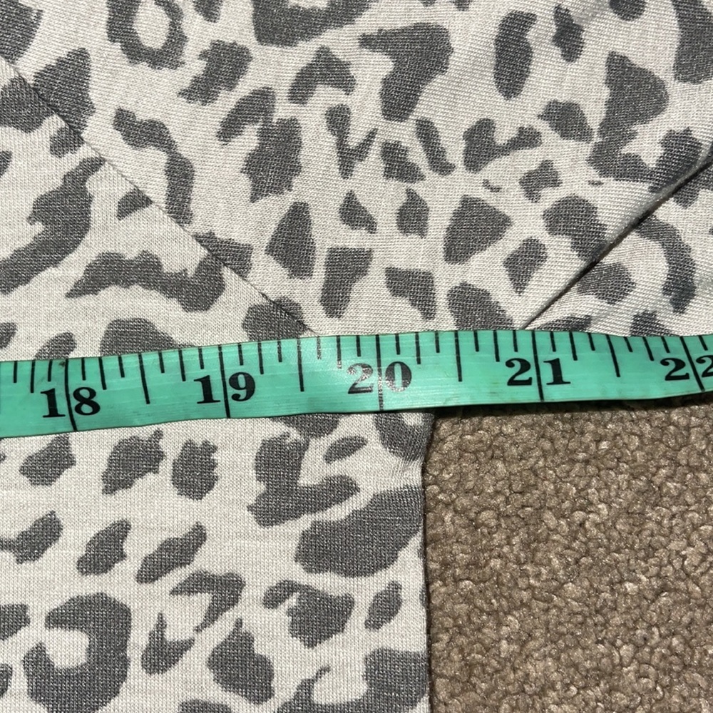 Oversized Leopard Top - Picture 6 of 6